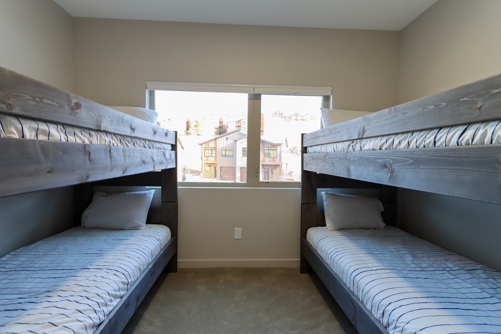 Bedroom 2 with 2 Twin/Twin bunk beds