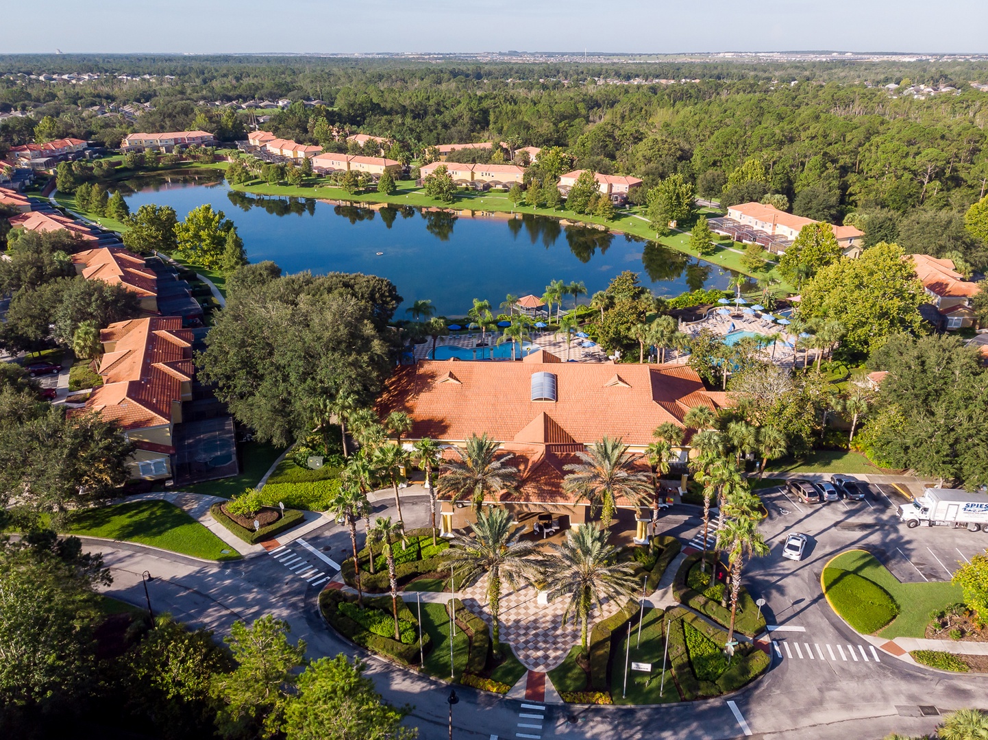 This fabulous resort community offers 2 pools and lakeside walking trails