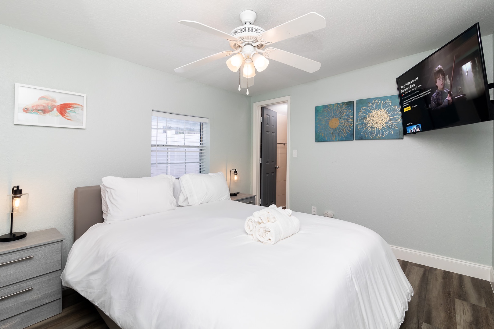 Bedroom #2 with Queen Bed (Unit 2)