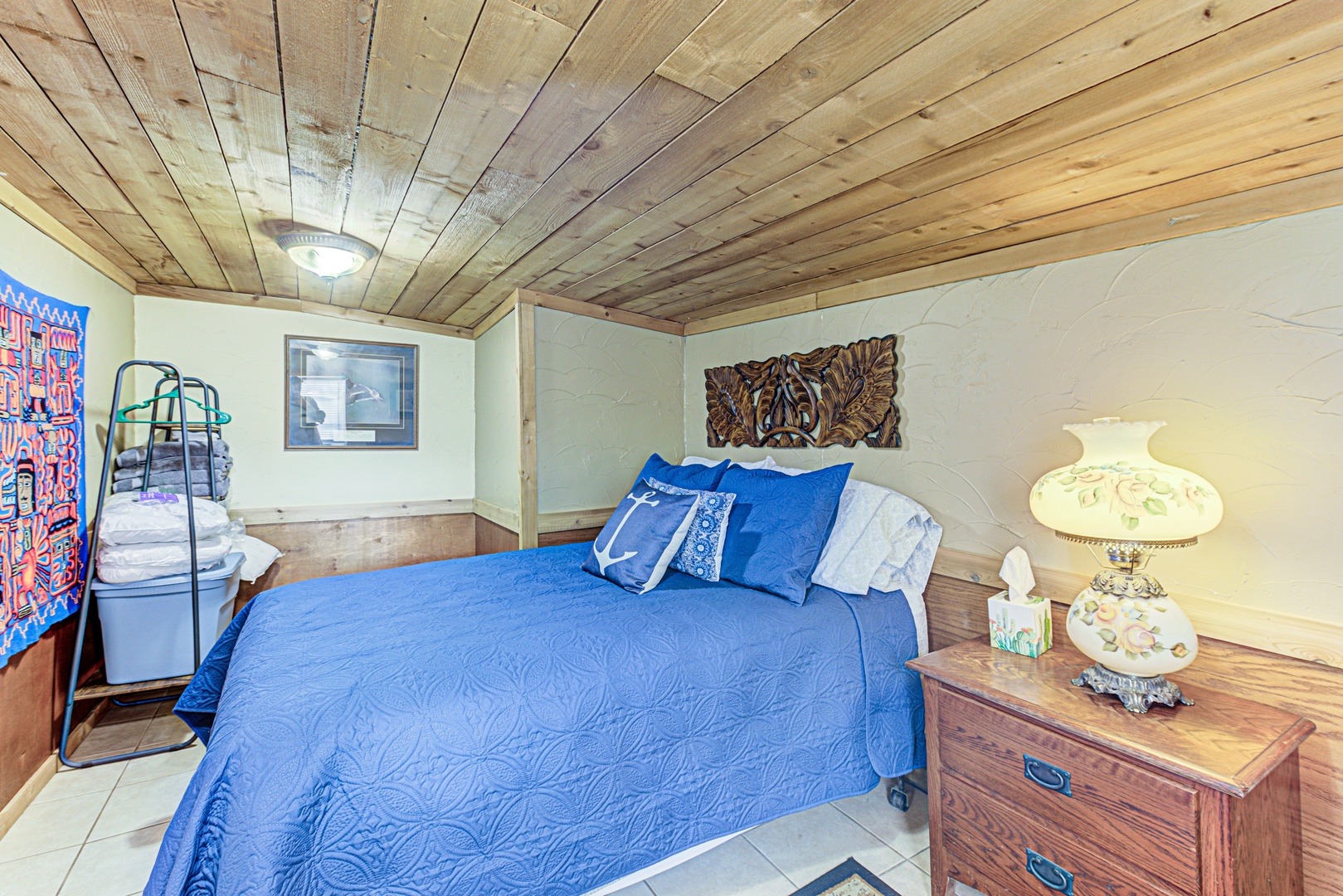The casita’s cozy bedroom retreat features a plush full-sized bed