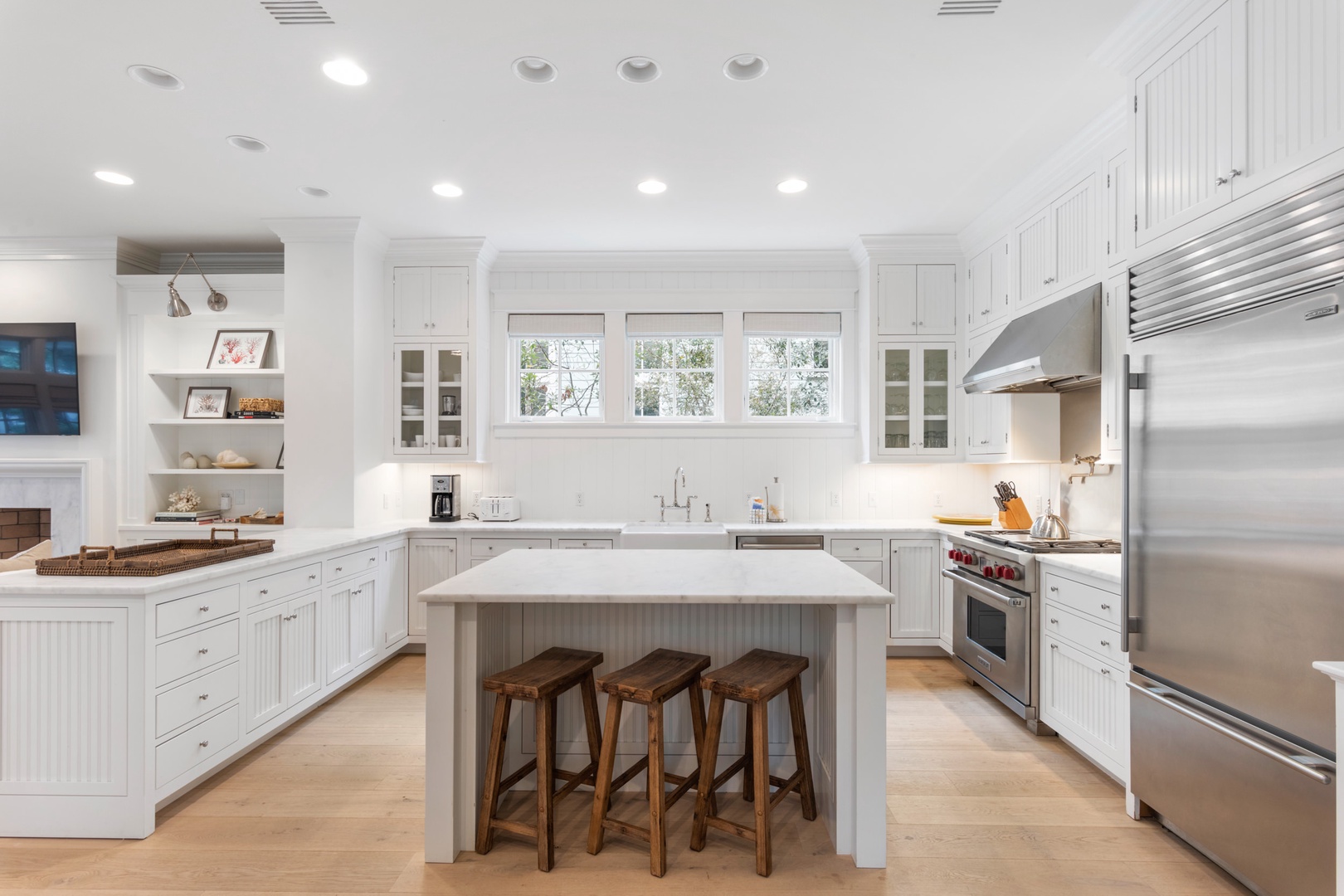 Kitchen bar counter with seating for 3