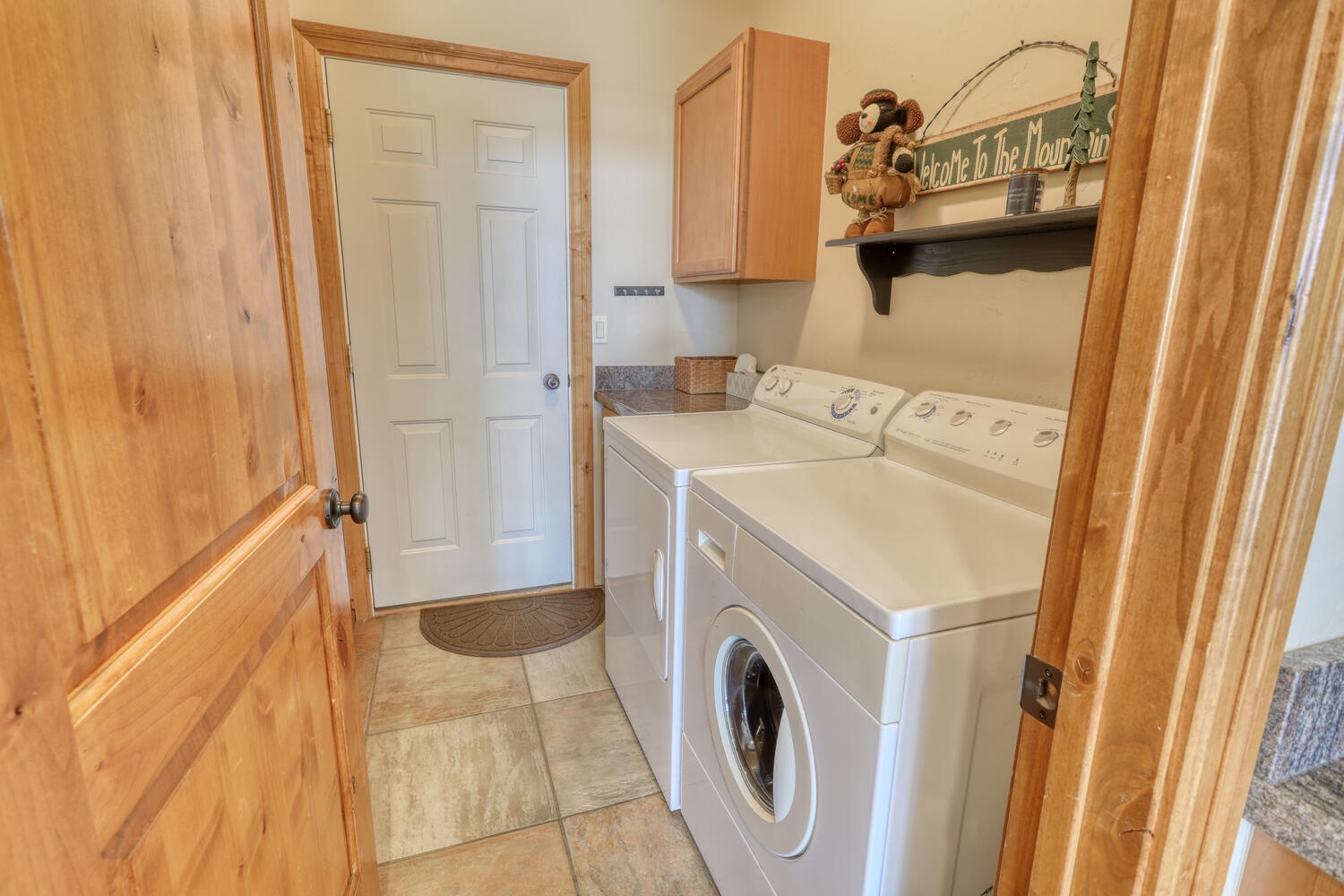 Laundry room/garage entrance