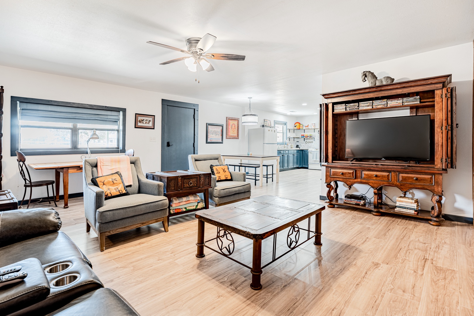Living room features SmartTV