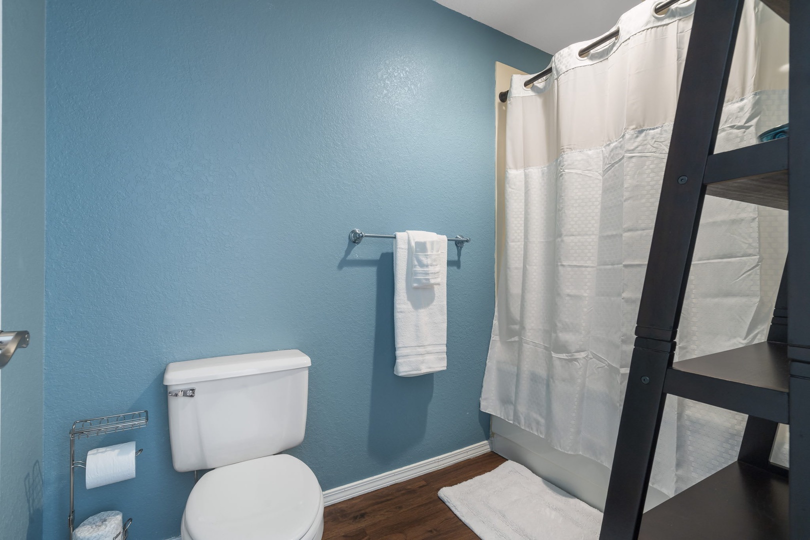 Bathroom 1 - en-suite with shower/tub combo