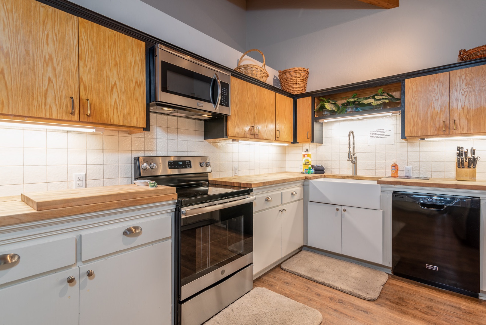 Full kitchen