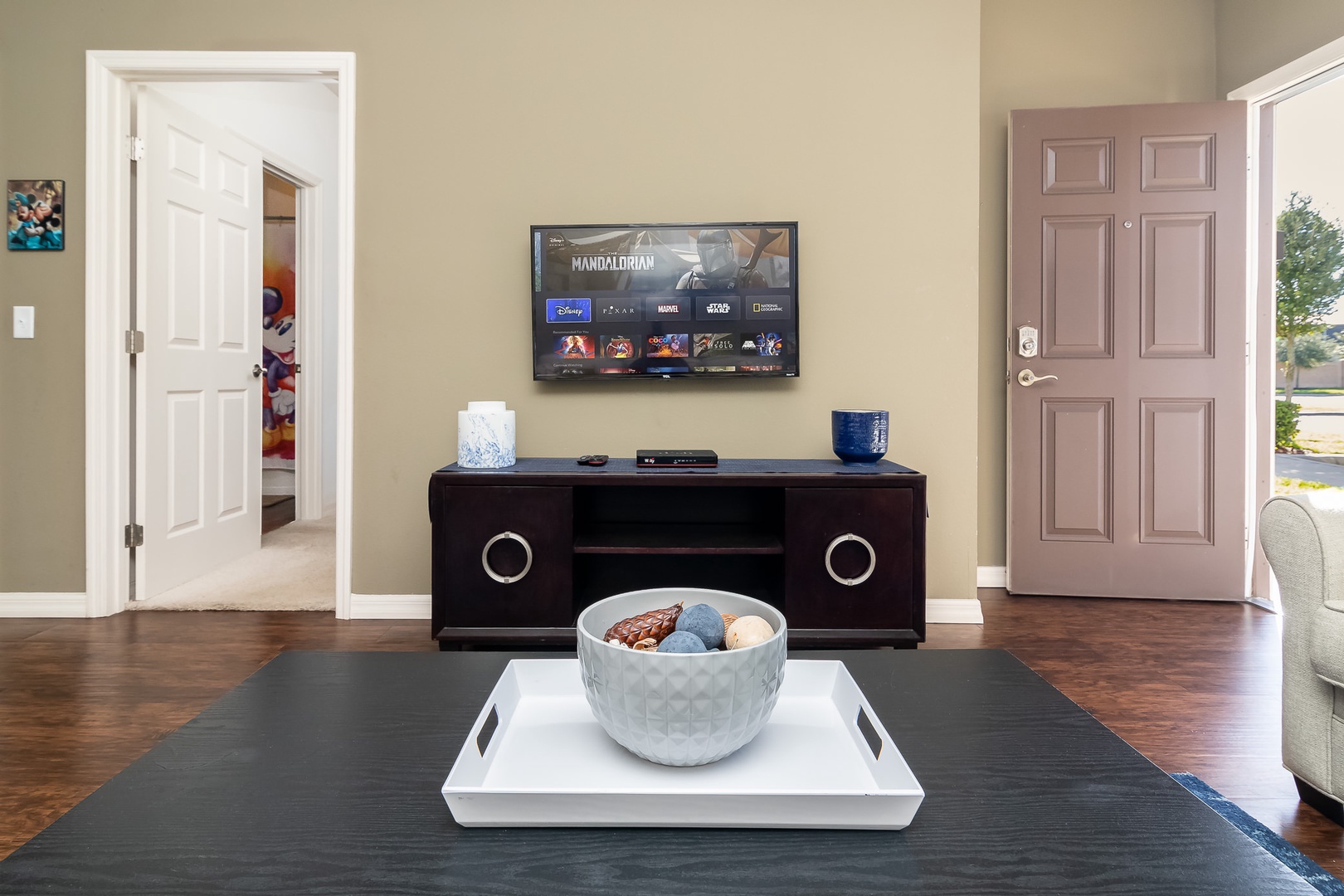 Living room features SmartTV