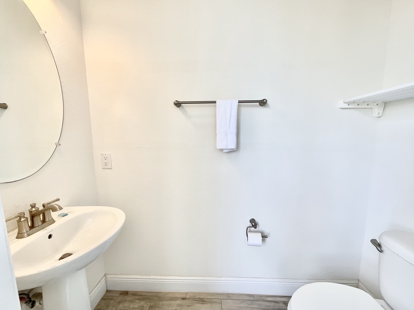 Powder room / half bath off the lanai by the pool