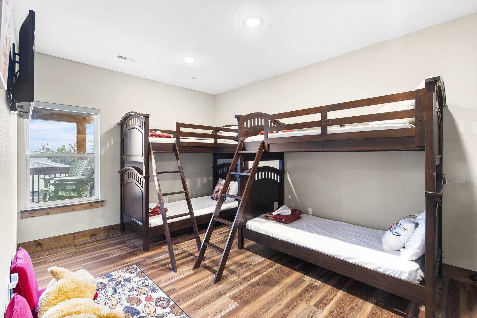 The fifth bedroom provides two twin over twin bunks, TV & private ensuite