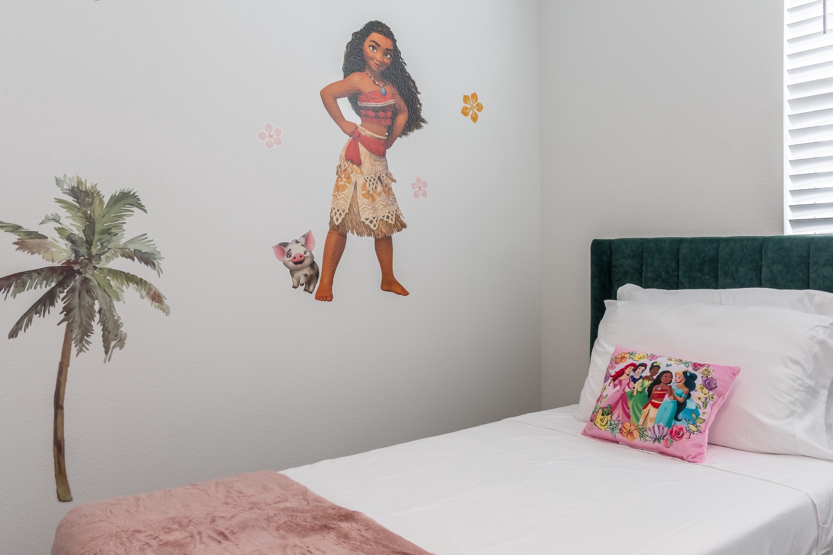 Sail into dreams in this Moana-inspired bedroom, with two twin beds