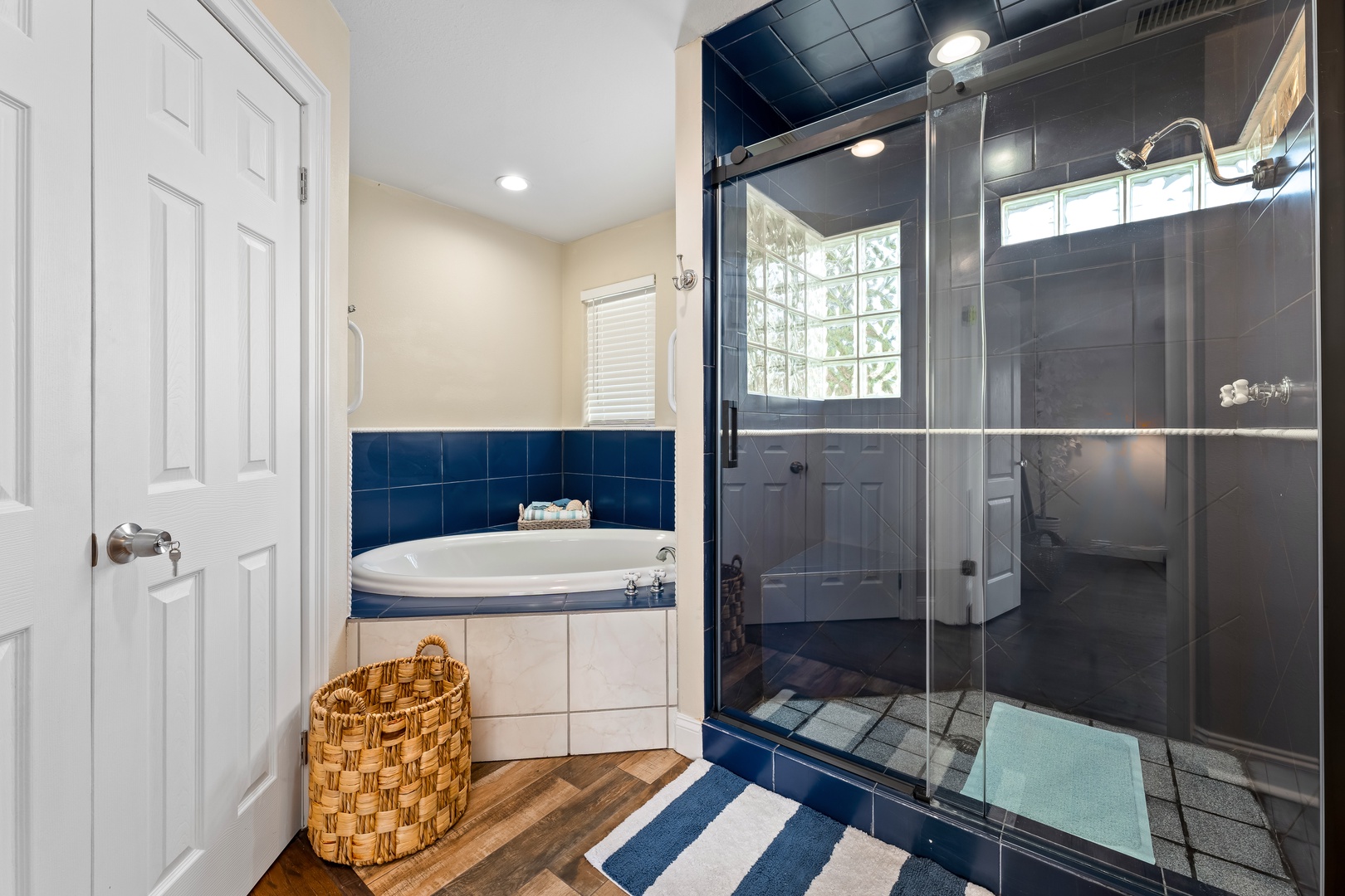 The master ensuite features a luxurious soaking tub & spa-like glass shower