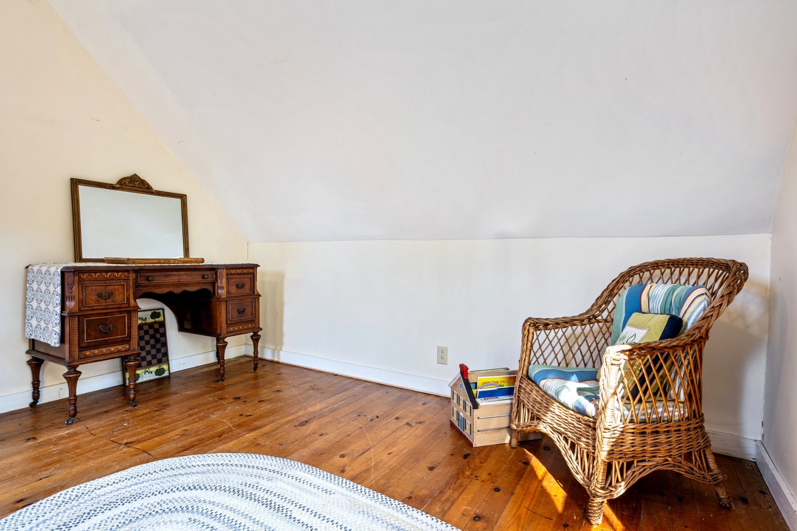 Bedroom 2 with 2 twin beds