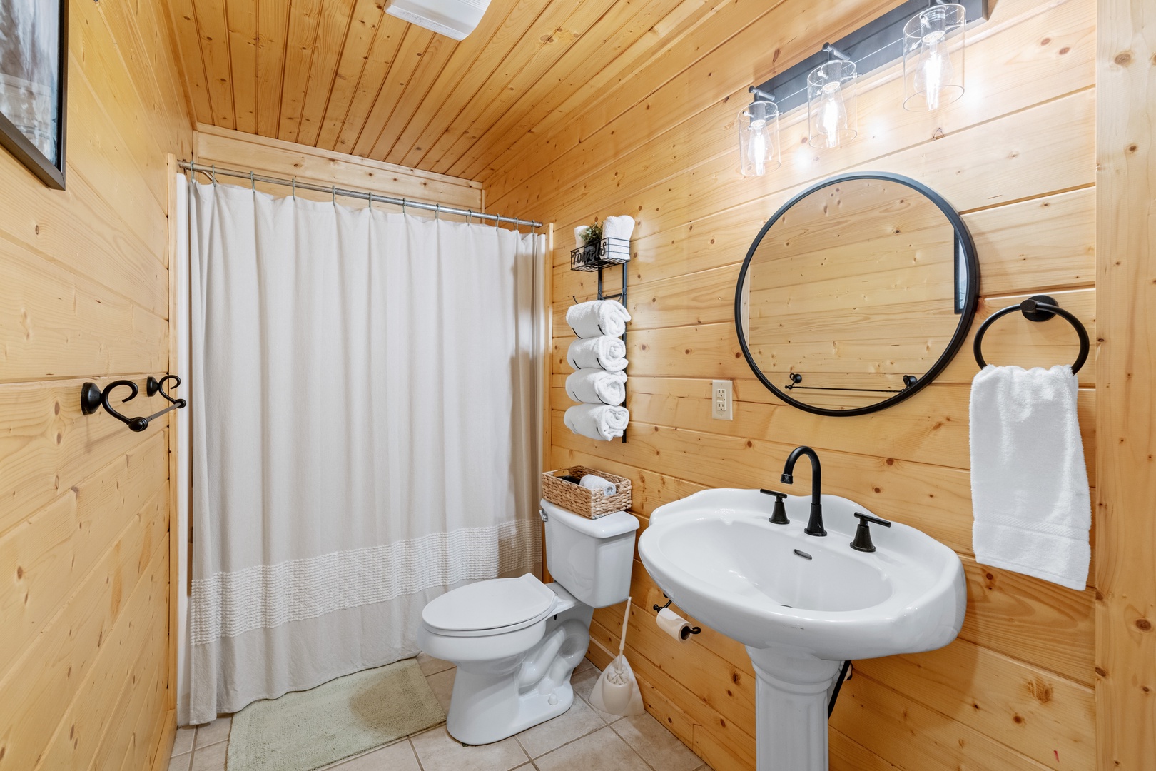 Bathroom 3 Jack & Jill style with shower/tub combo (Bottom 1 st floor)