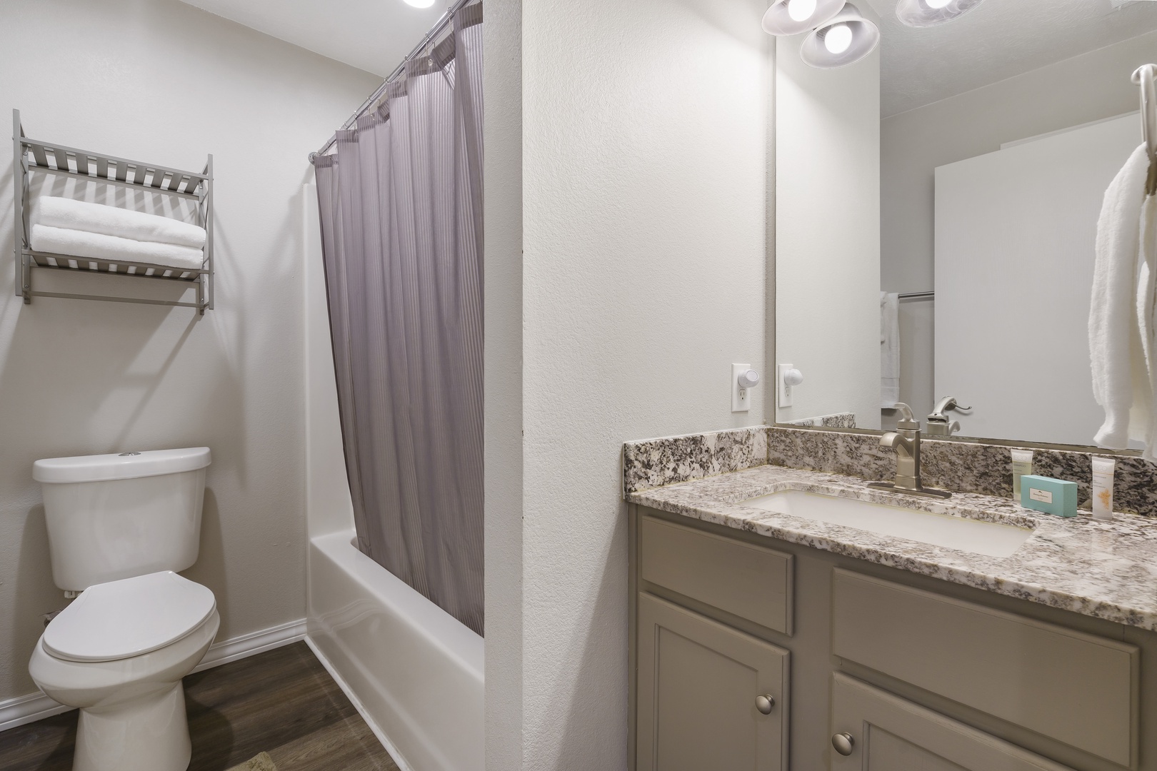 Bathroom 2 shared with shower/tub combo (Unit #4)