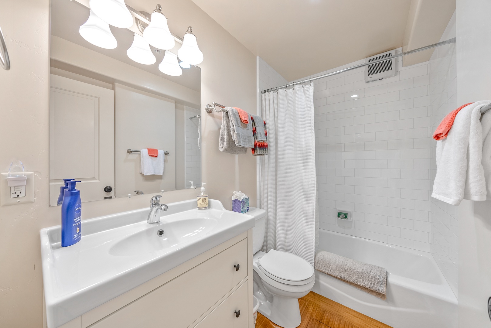 Bathroom with shower/tub combo