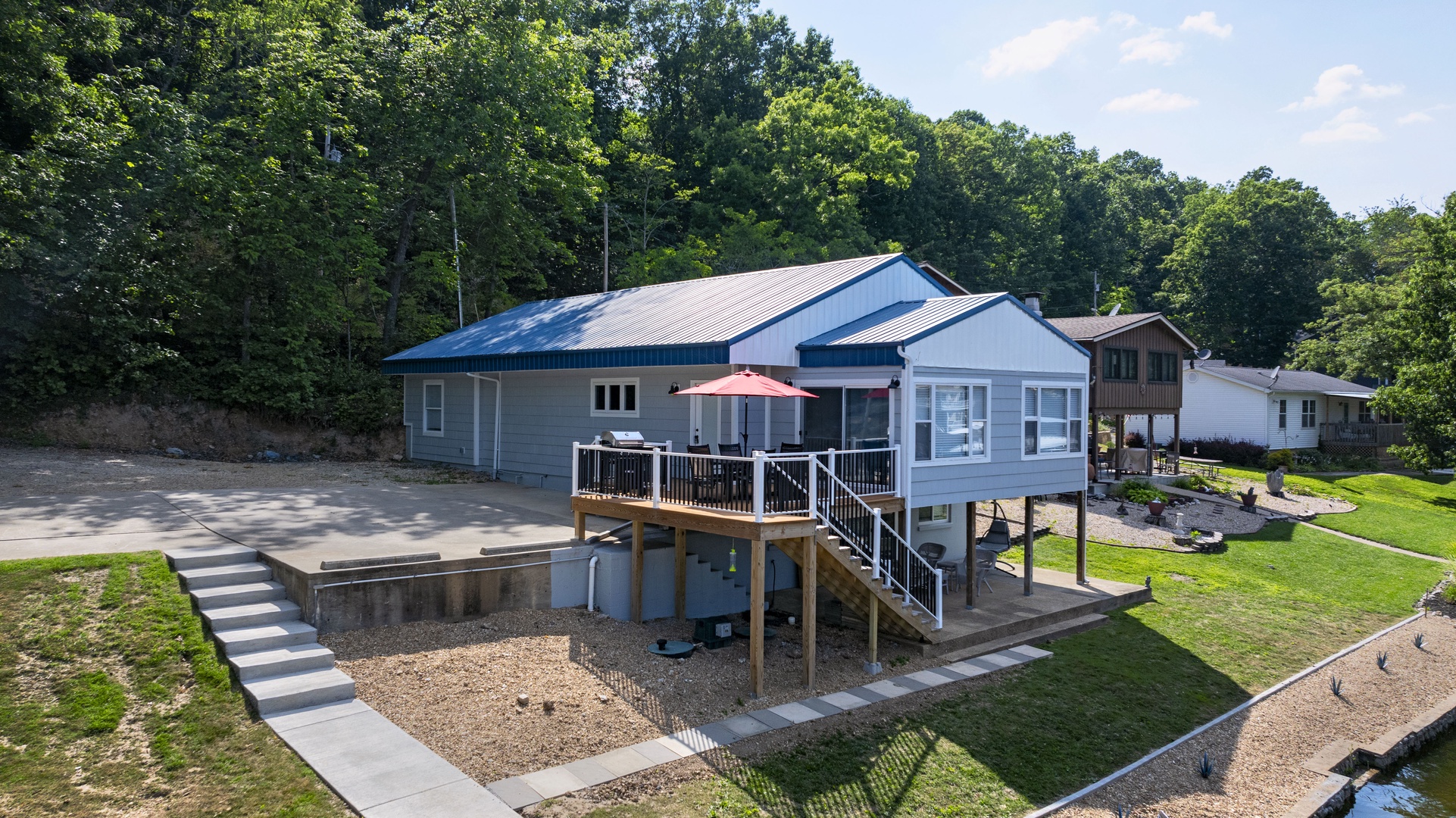 Your perfect lakeside retreat with modern amenities and scenic views