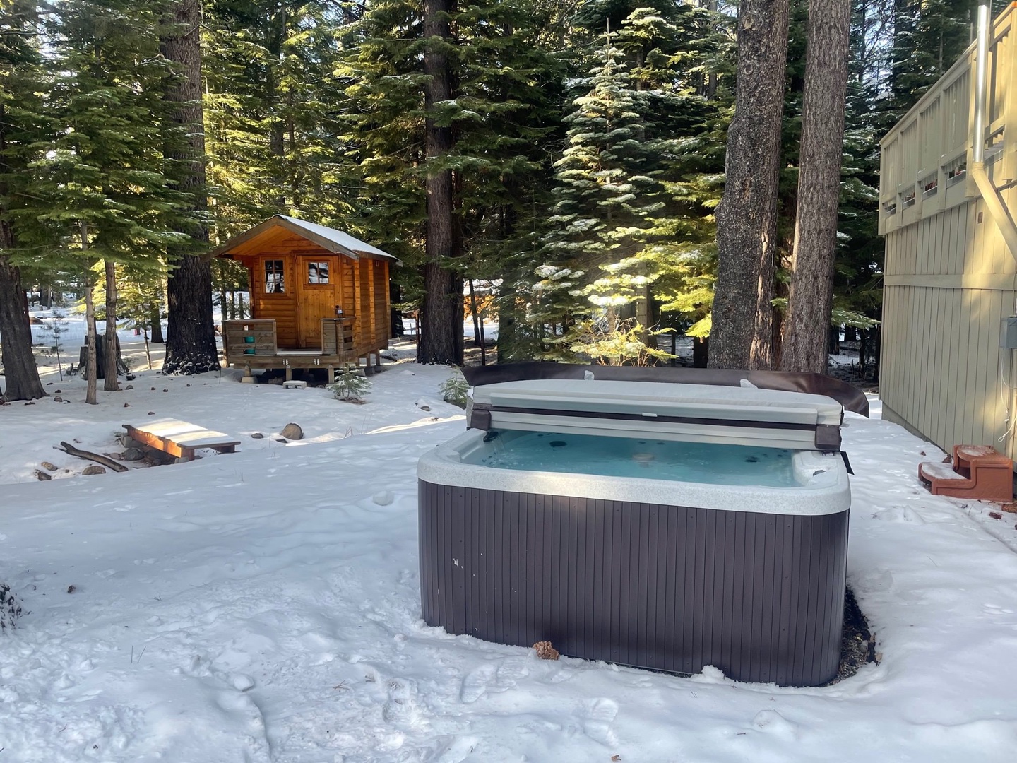 Hot tub in yard in winter