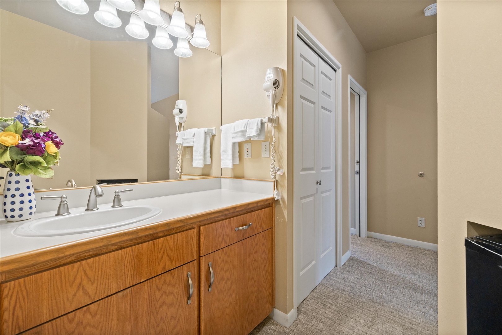 The full bathroom features an oversized single vanity & shower/tub combo