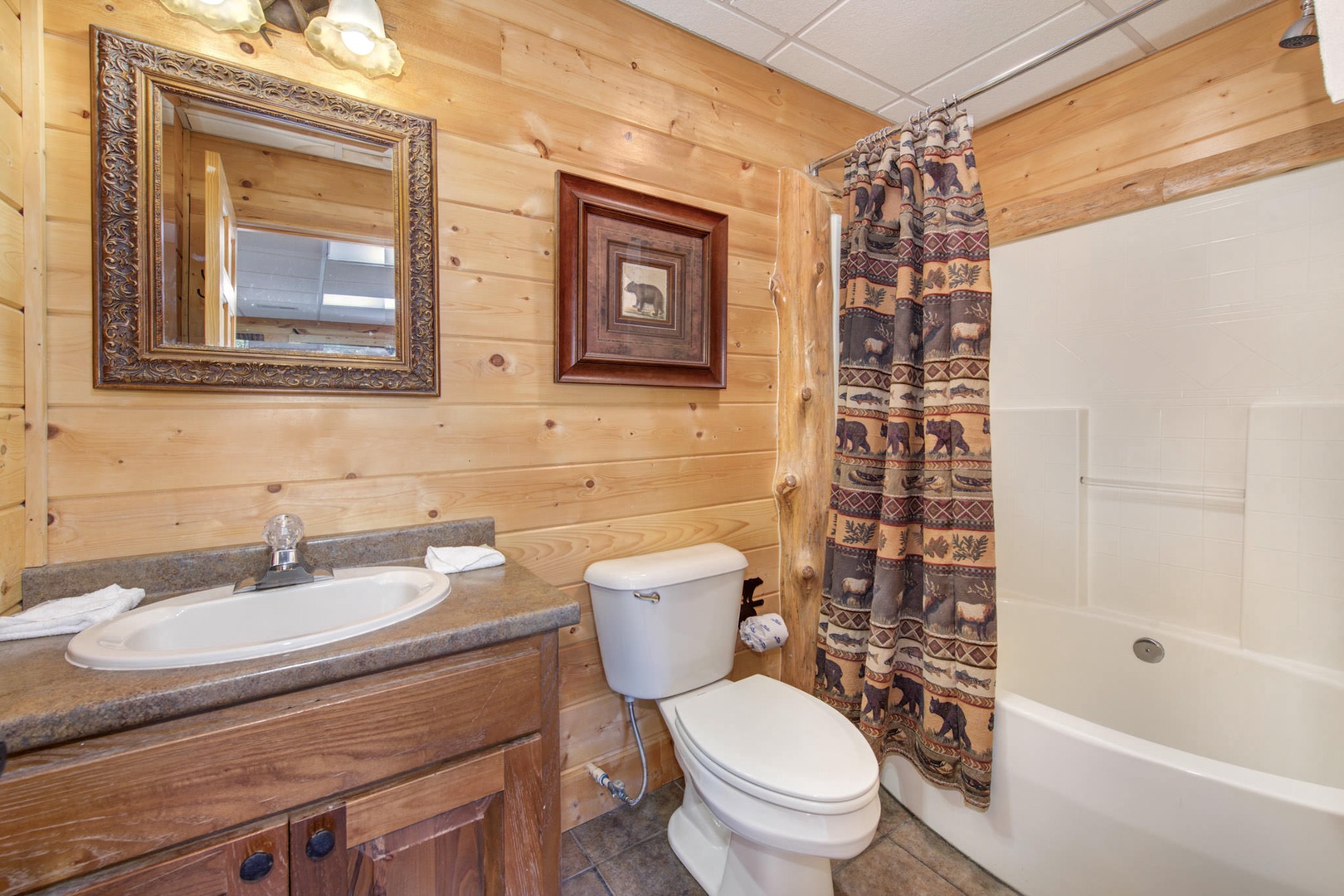 Bathroom 4 en-suite to bedroom 3 with shower/tub combo