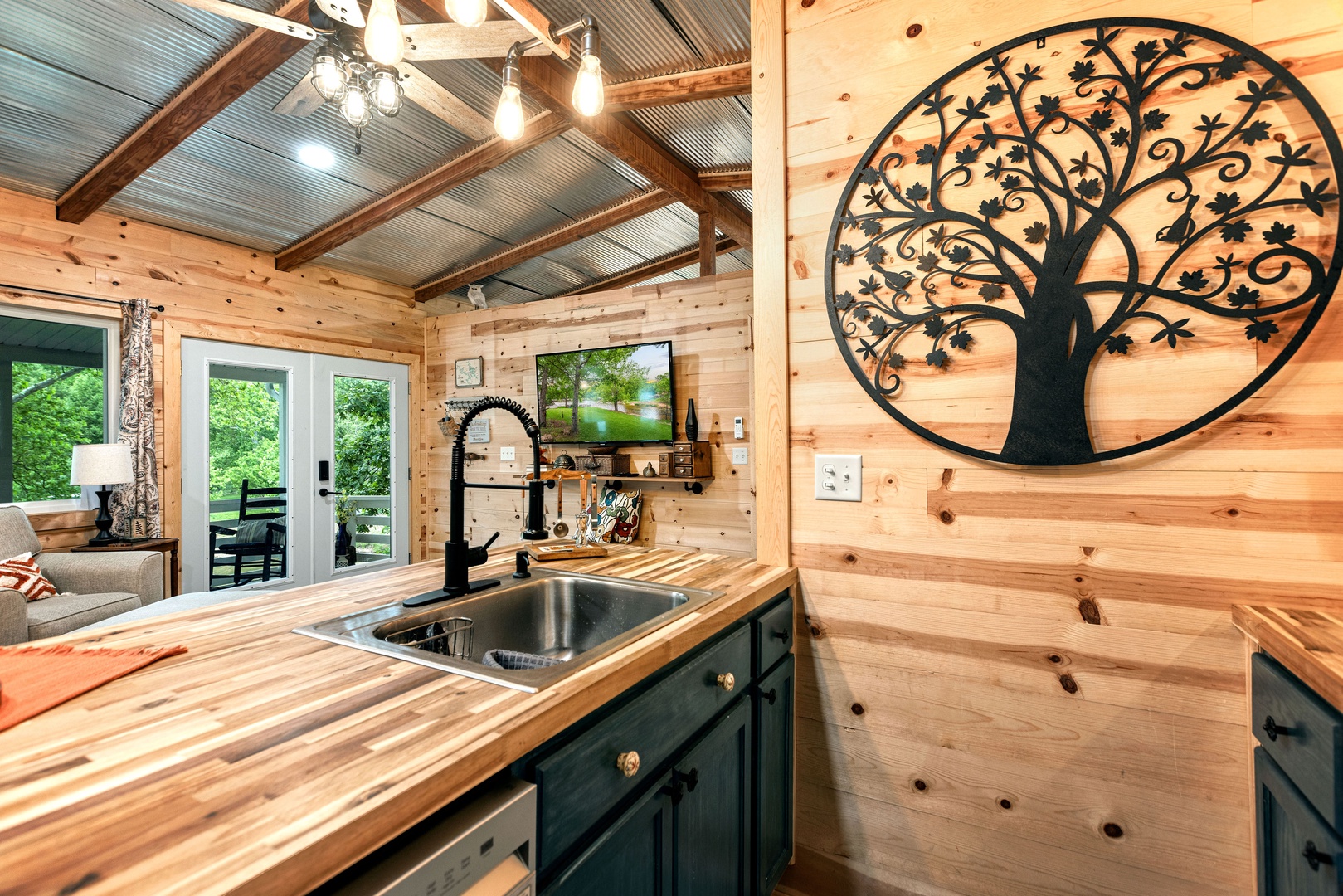 Cozy functional kitchen with everything you need to enjoy your stay