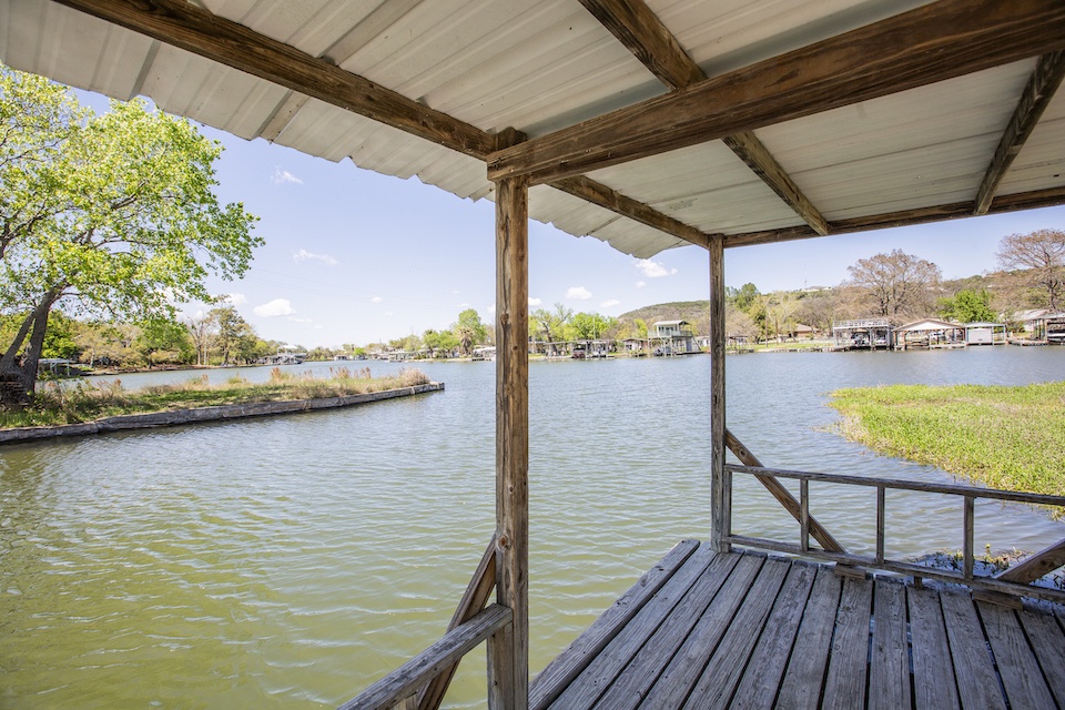 Enjoy a waterside picnic or an evening cocktail on the floating dock!