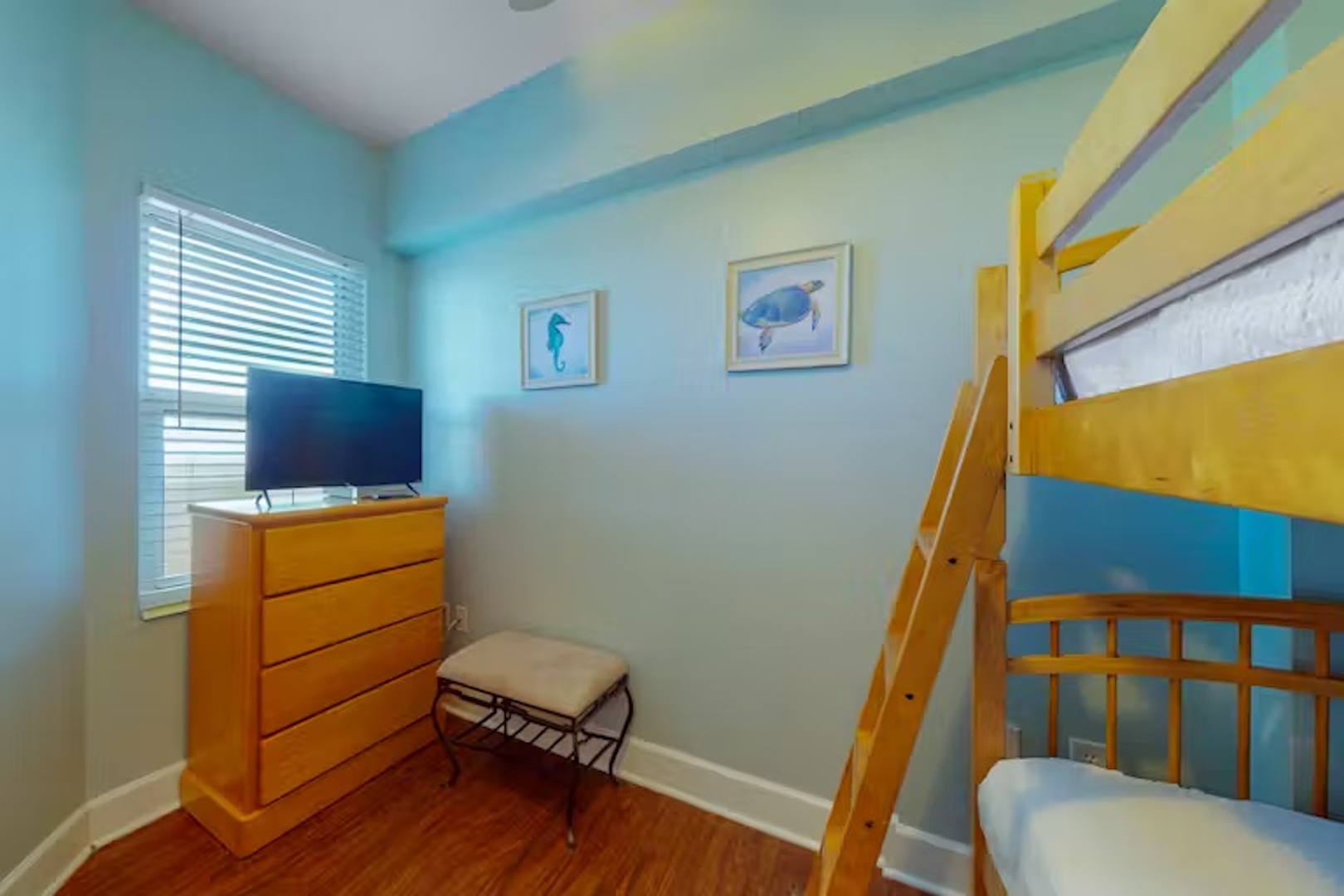 Cozy twin bunks & a TV await in the sleeping nook