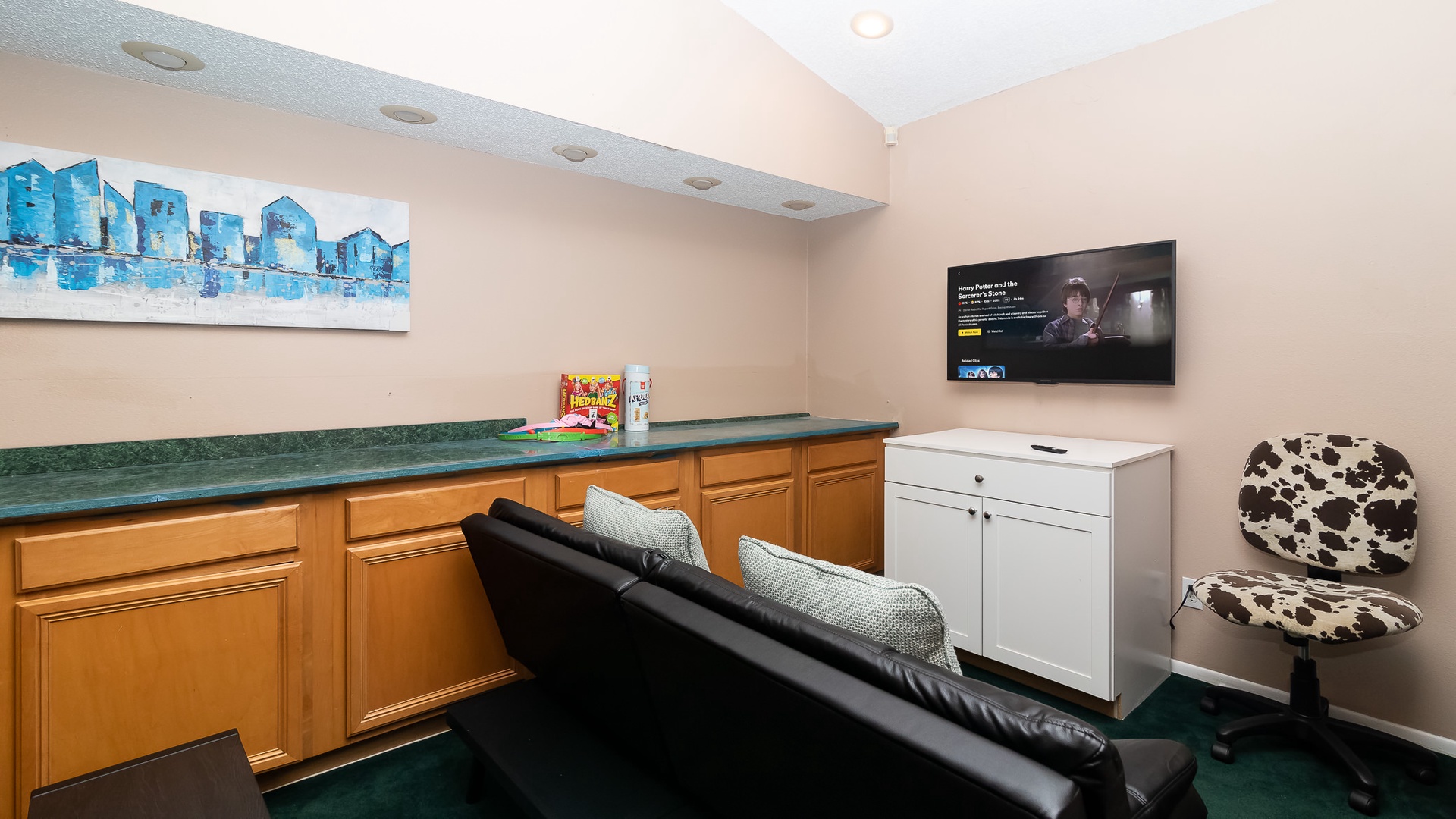 Game room with theatre space