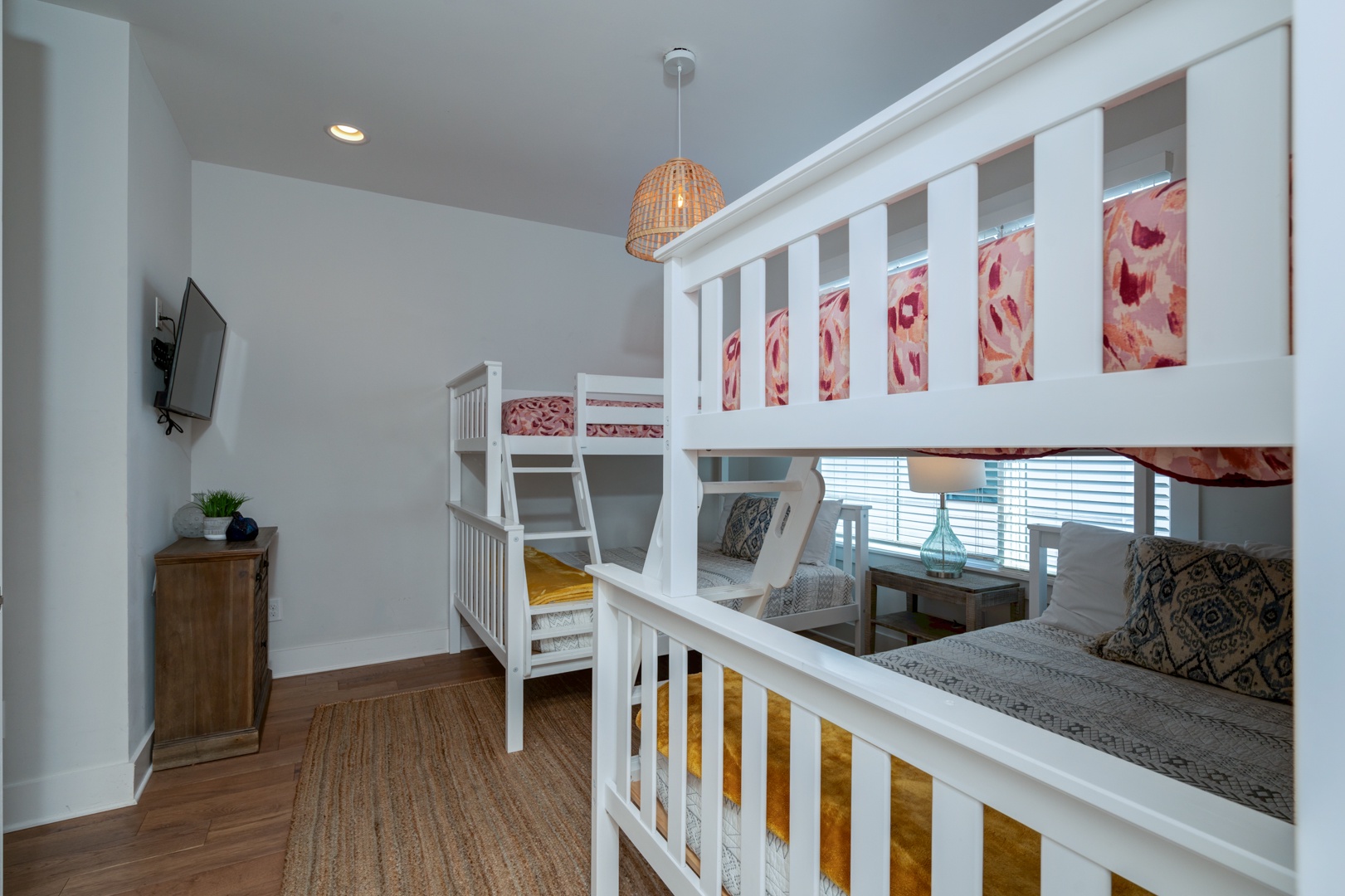 Bedroom 2 with 2 Twin/Full bunk beds, Smart TV, and en-suite