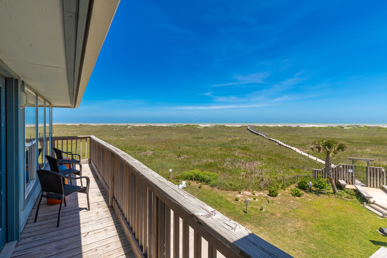 Outdoor seating with Endless Ocean View