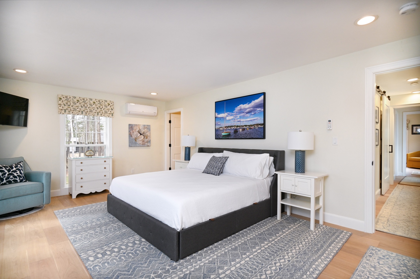 Harbor View’s breezy studio boasts a plush king bed, ensuite, TV, & cozy kitchenette