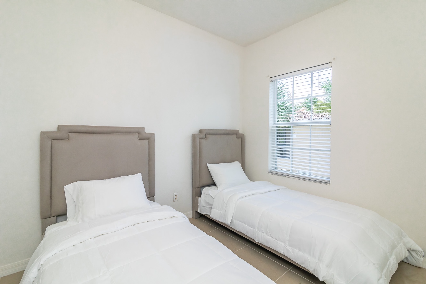 Bedroom 3 with 2 Twin beds