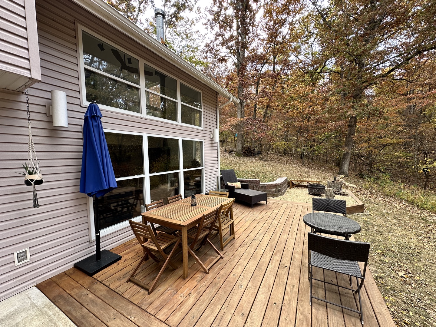 Please note: Outdoor lounger has been replace with teak wood dining table.