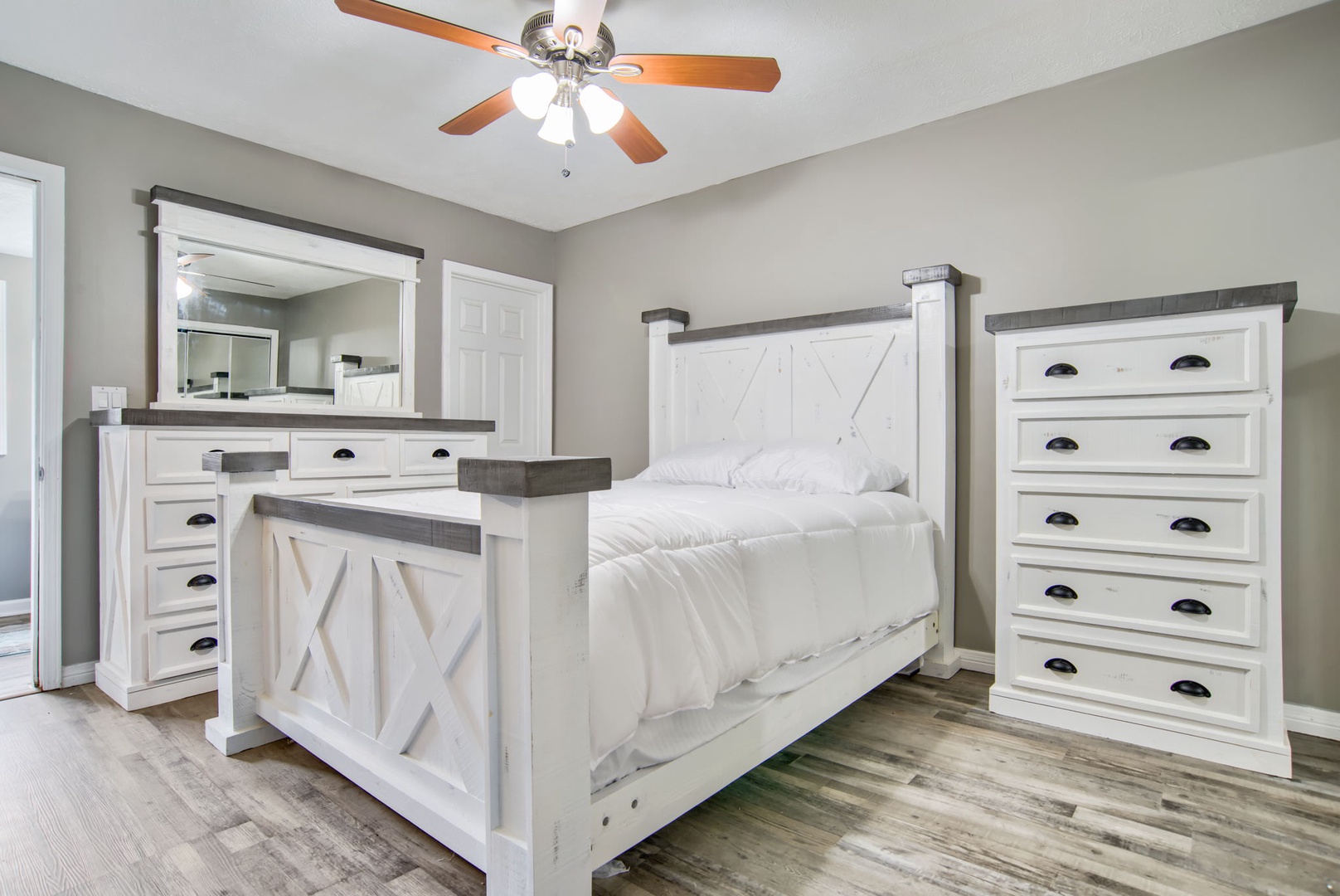 Bedroom #2 with Queen Bed and attached en-suite bathroom