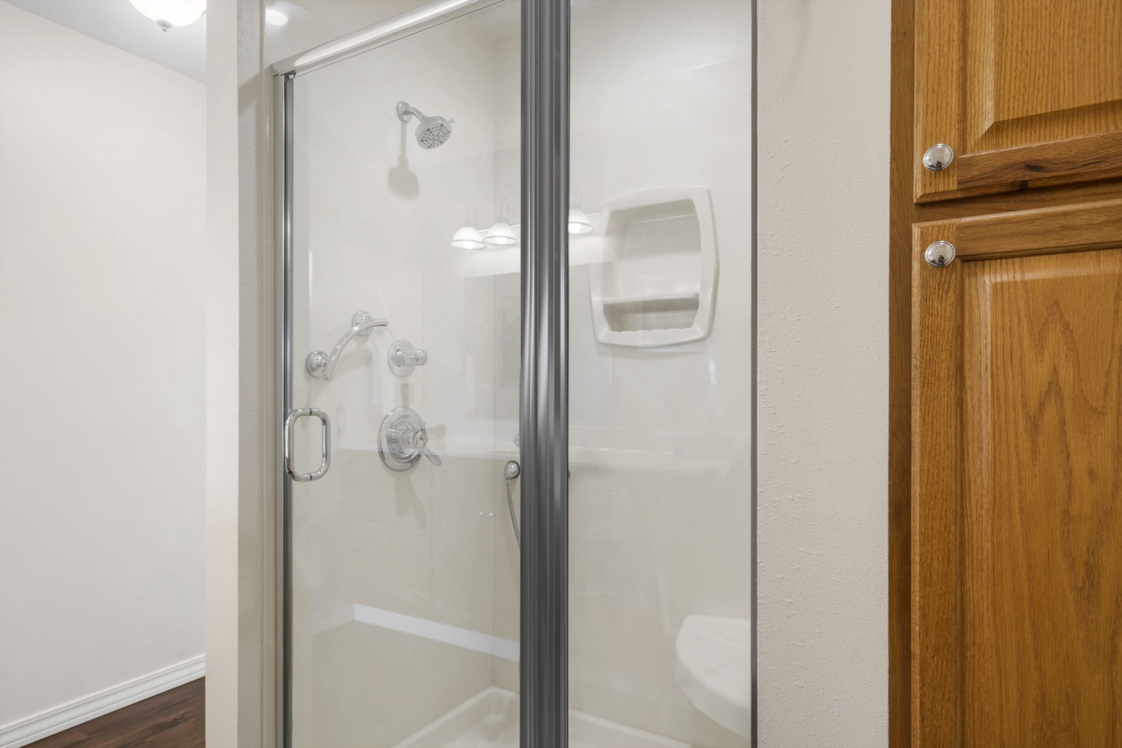 Bathroom 2 en-suite with stand up shower