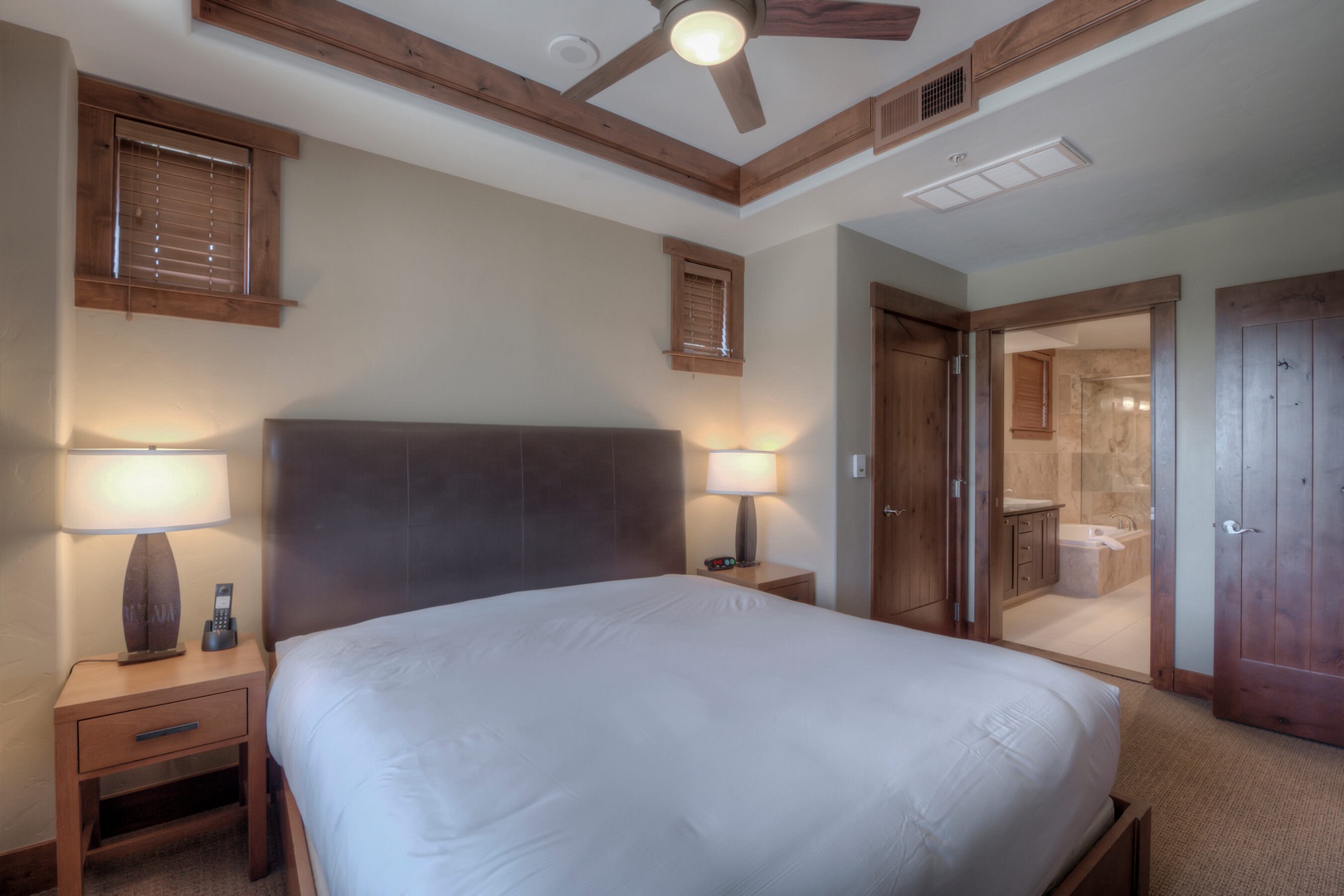 Main bedroom: King bed with Smart TV en suite bathroom