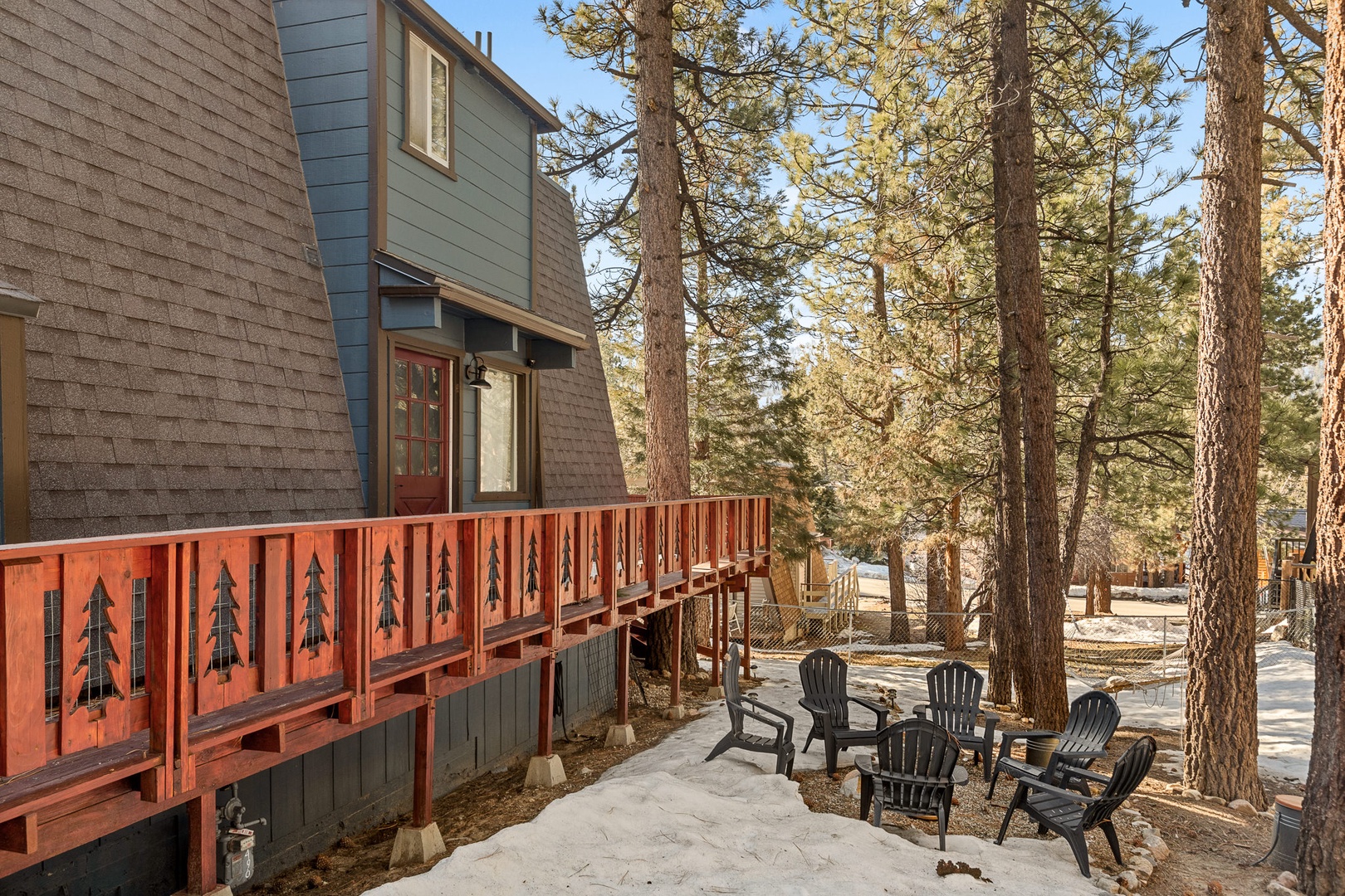 Outdoor seating around the fire pit