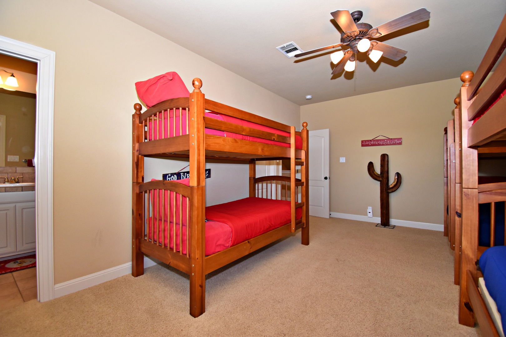 Bedroom 3 with 3 Twin/Twin bunk beds, and private en-suite (2nd floor)