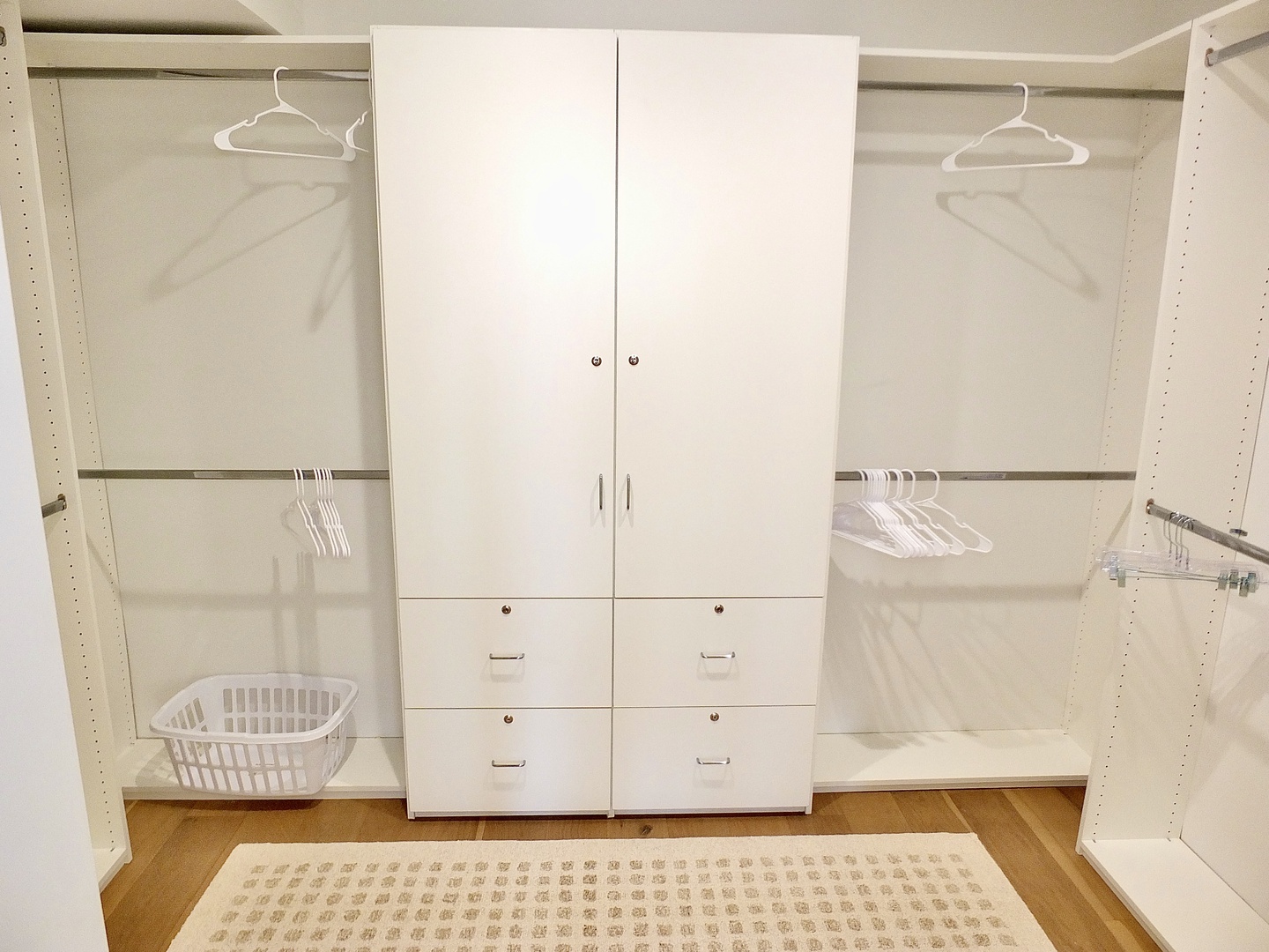 Keep clothes & bags neatly tucked away in the master suite closet