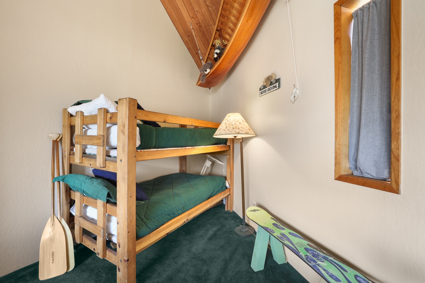 Bedroom 3 with full bed, twin/twin bunk bed, Smart tv, and shared ensuite