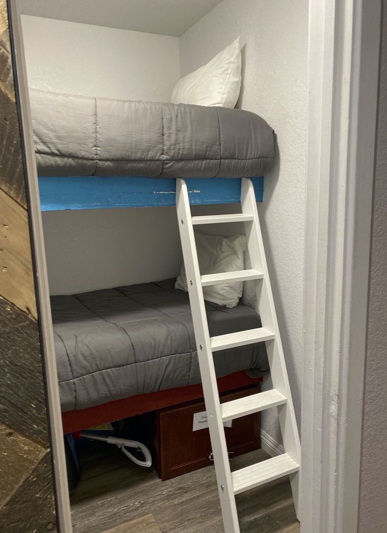 Twin bunkbed nook by entryway