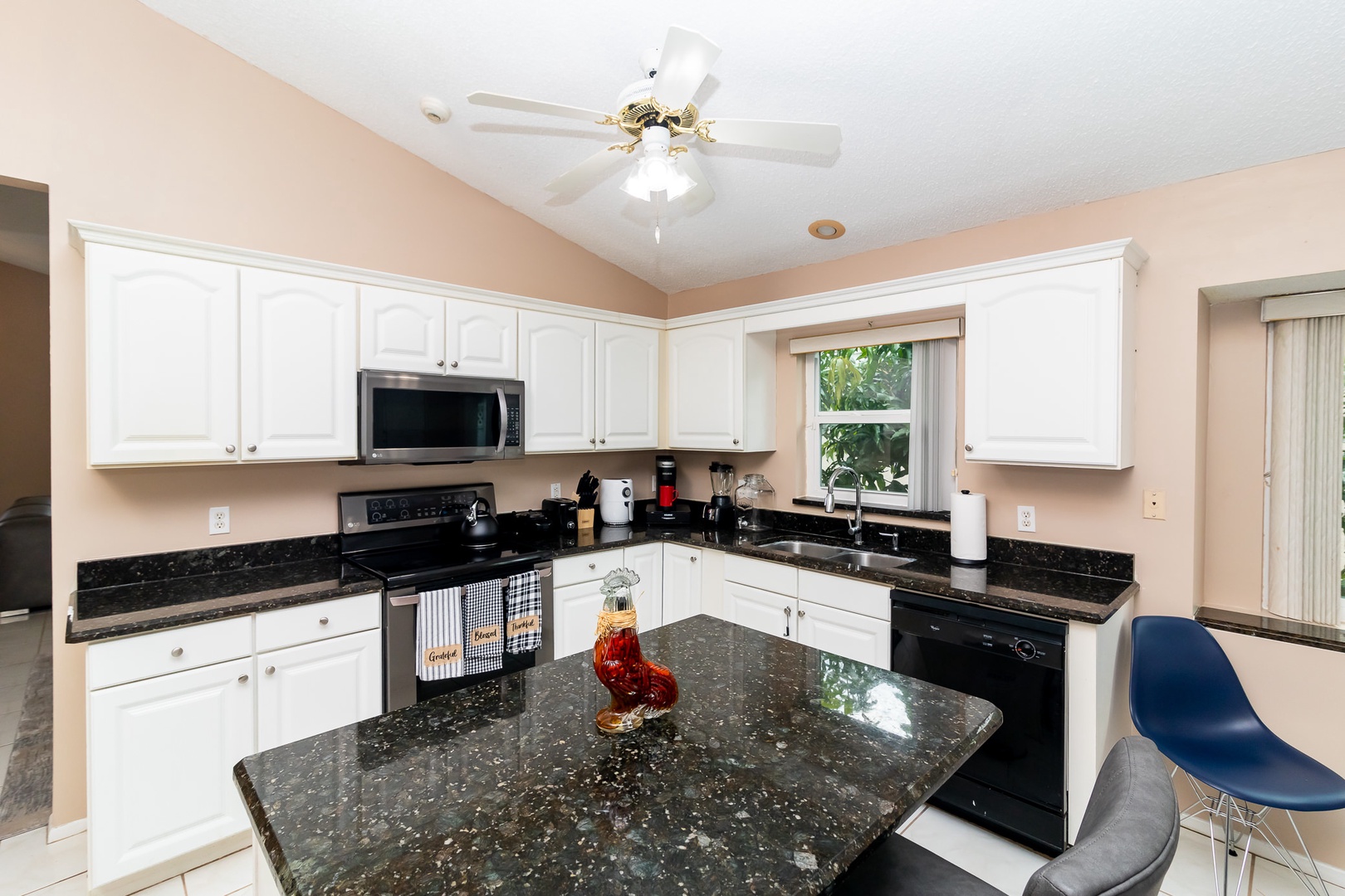 Fully equipped kitchen with dishwasher and electric stove