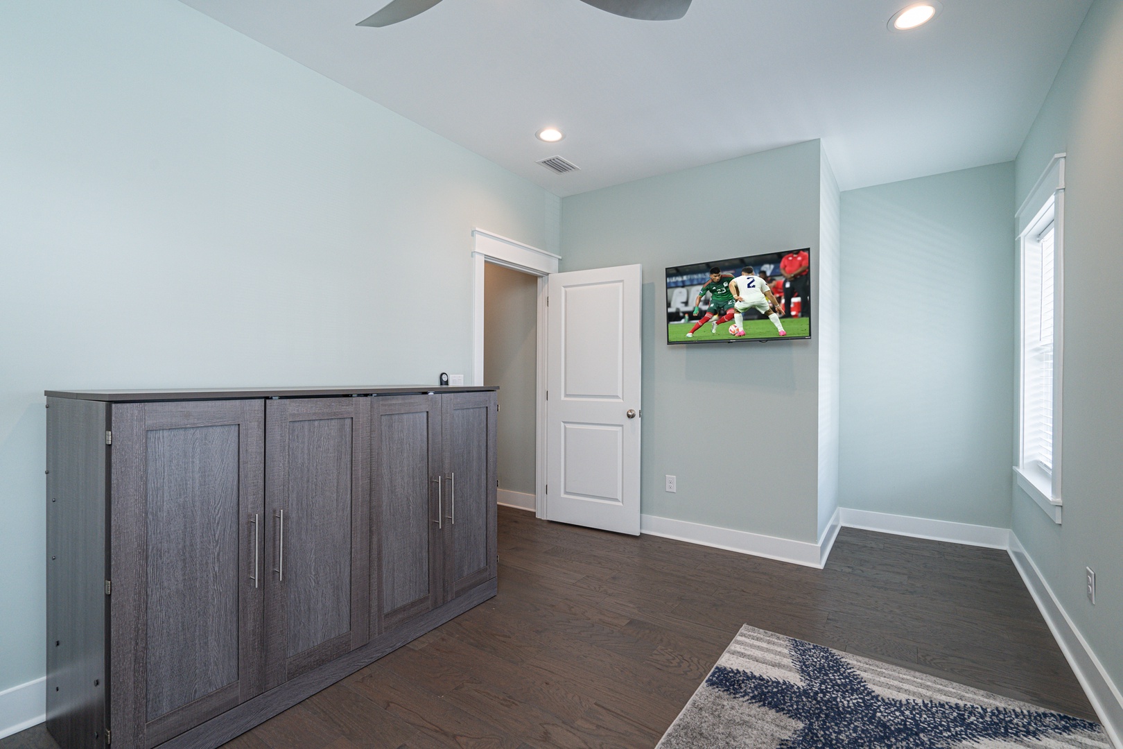 Sun room with queen murphy bed, balcony, seating and TV