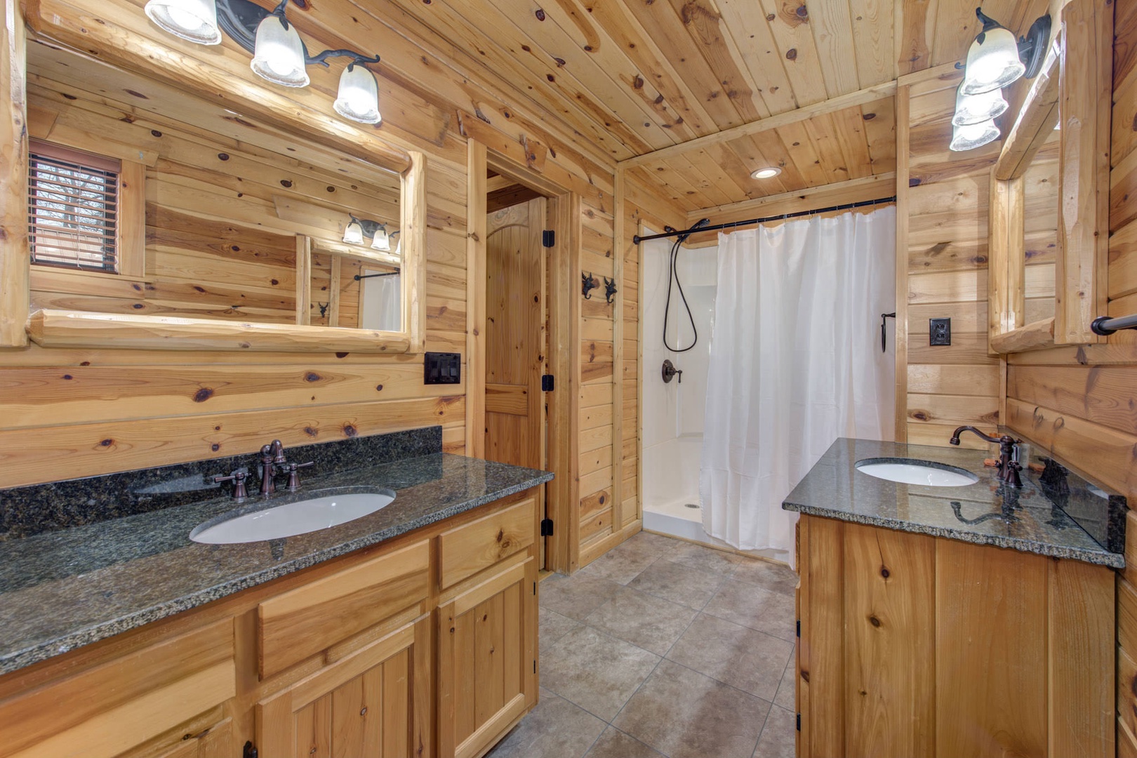 Upstairs full bathroom