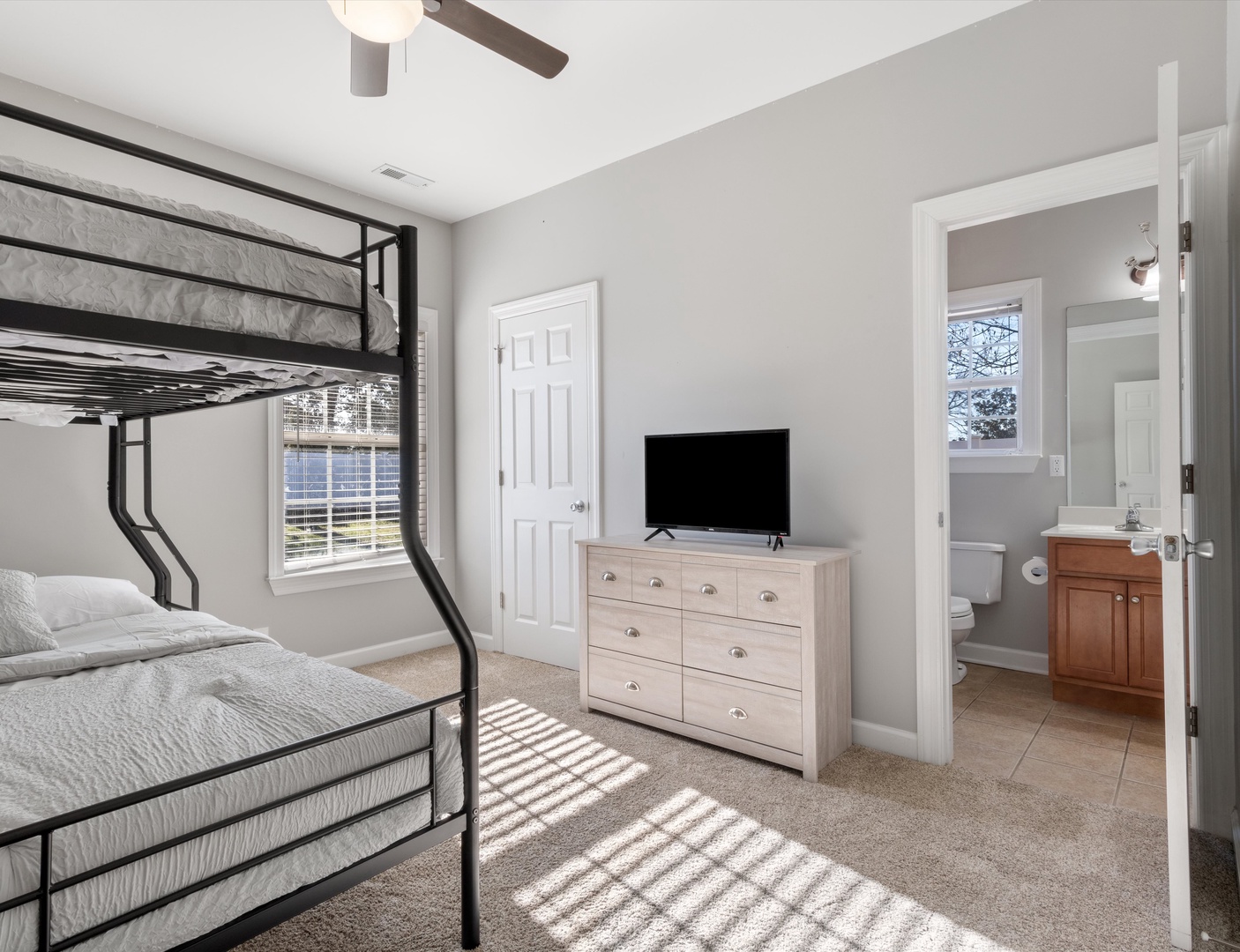 2nd floor - Bedroom 2 with Full/Queen bunk bed, Smart TV, and shared en-suite