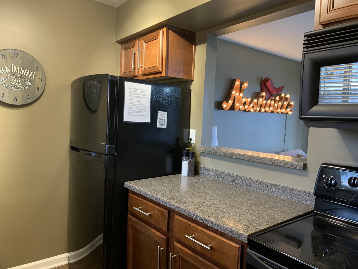 Full kitchen with coffee maker, toaster, dishwasher, and more!