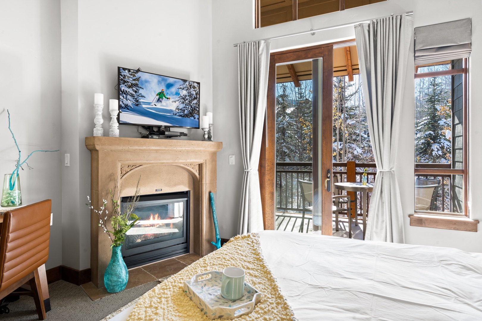 Serenity King Suite w/ Private Balcony, Fireplace, Desk, Kitchenette/Coffee Bar & En-Suite