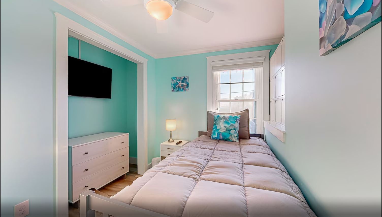 The beachy 2nd floor twin bedroom includes & Smart TV & ceiling fan