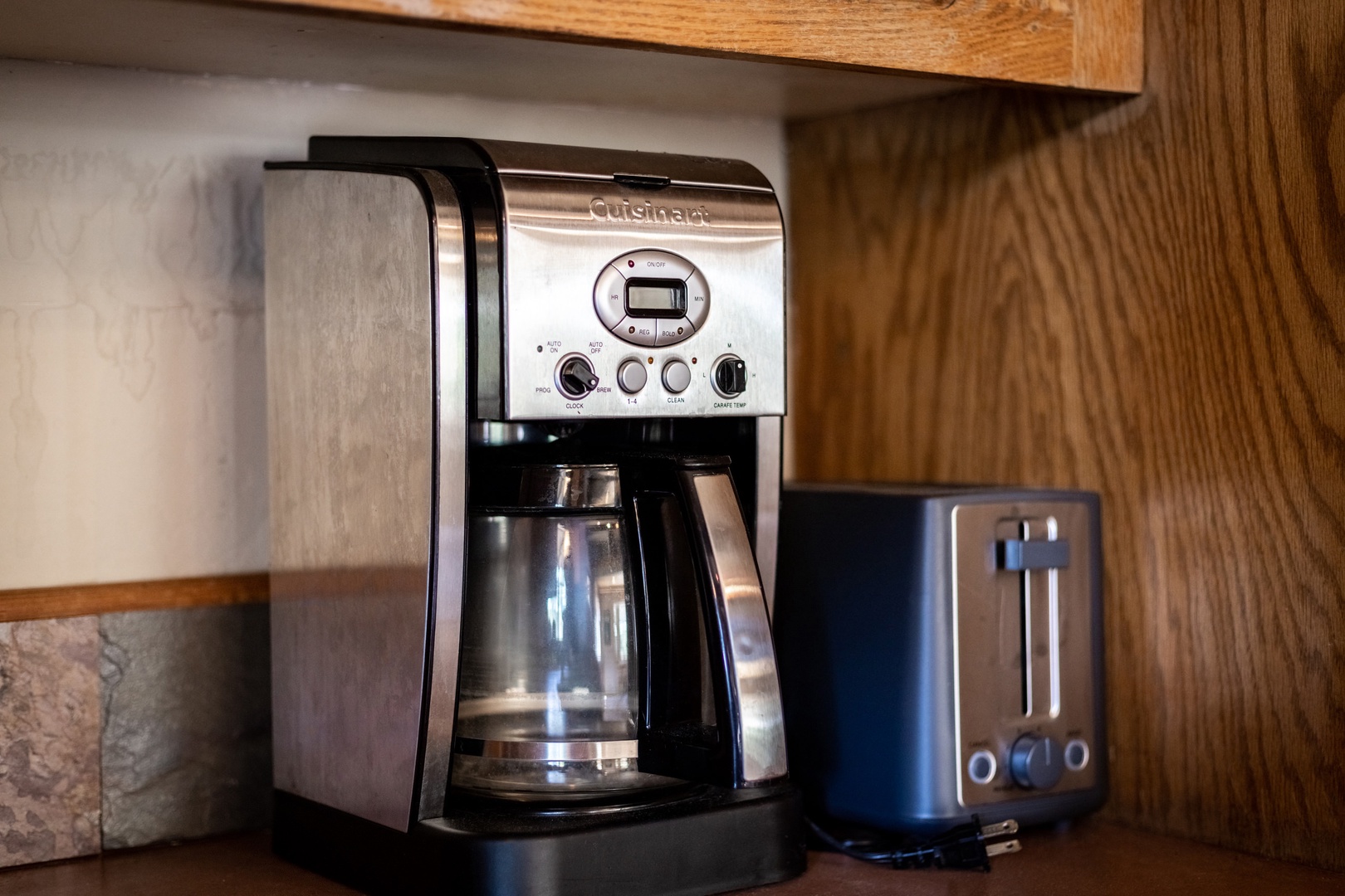 Drip coffee maker and toaster