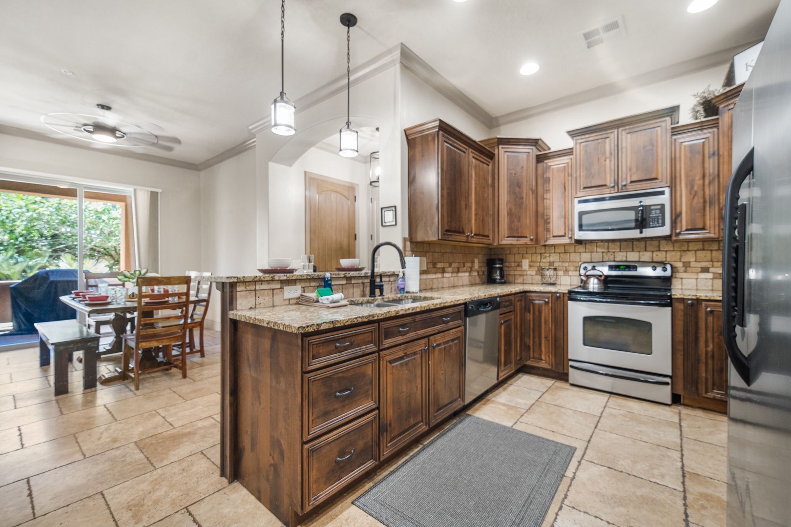 Fully furnished and equipped kitchen with bar seating