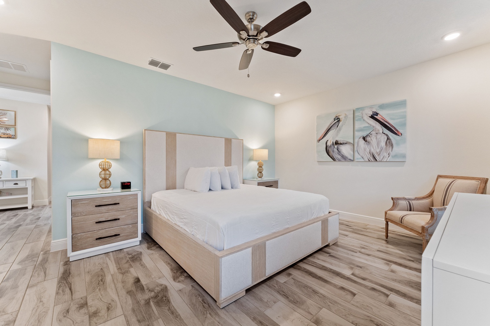 The king suite boasts a private ensuite, Smart TV, & ceiling fan