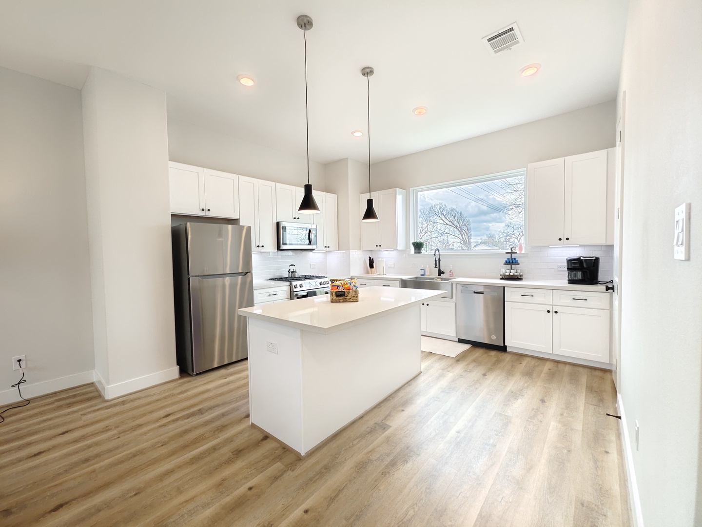 The bright, spacious kitchen offers all the comforts of home